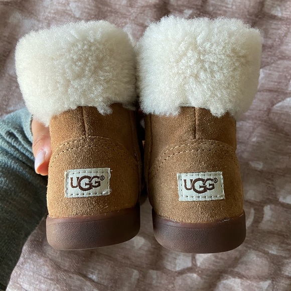 BABY BOY OR GIRL UGG JORIE II BOOTS - Picture 4 of 10